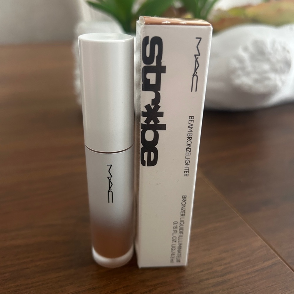 MAC Cosmetics Strobe Beam Bronzelighter sunlite full-size